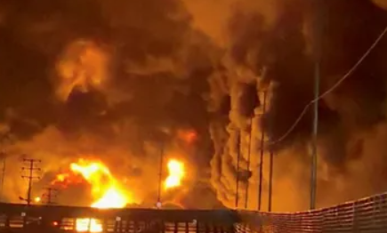 Strait of Hormuz crisis, Iran Israel conflict, global oil supply route, Middle East energy crisis, Persian Gulf shipping disruption, oil market volatility, Iran military retaliation